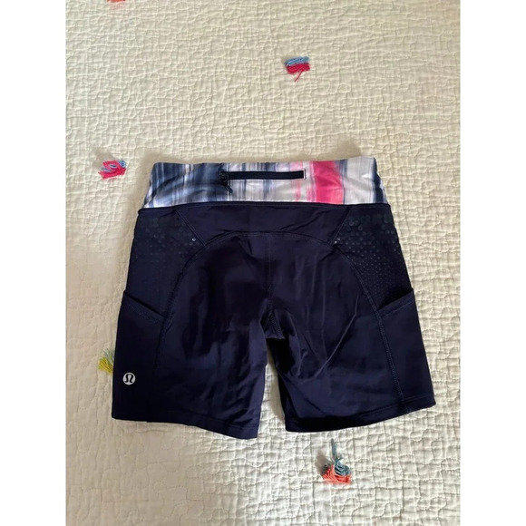 Lululemon Run Shorty Short Zip Pocket Silicone Dots Luxtreme Shorts Size 4 - Picture 1 of 4